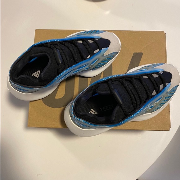 Adidas Yeezy 700 V3 Azareth G54850